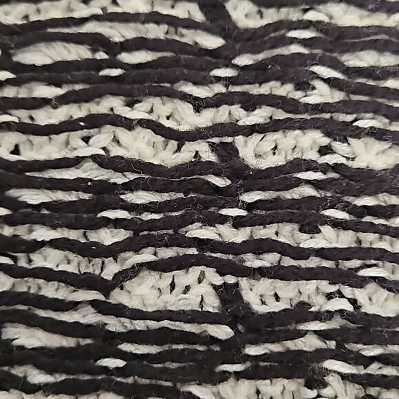 Lord & Taylor Knitted Crew Neck Long Sleeves Sweater Small Black & White - Picture 16 of 16